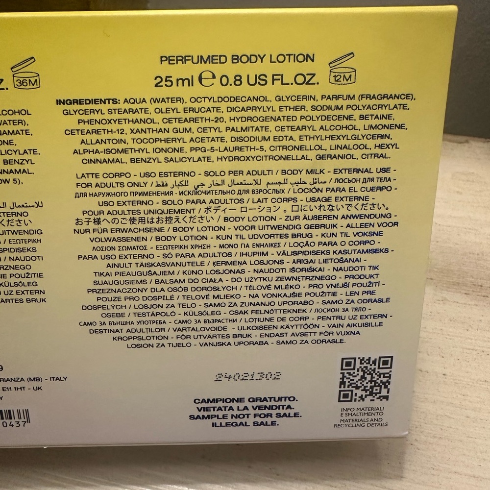 Versace Yellow Diamond Bath & Body Set - Picture 9 of 9